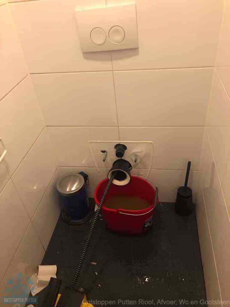 ontstoppen wc putten